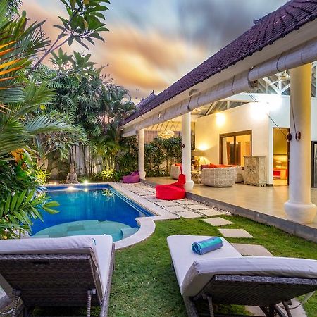 Villa Camelia Seminyak  Luaran gambar